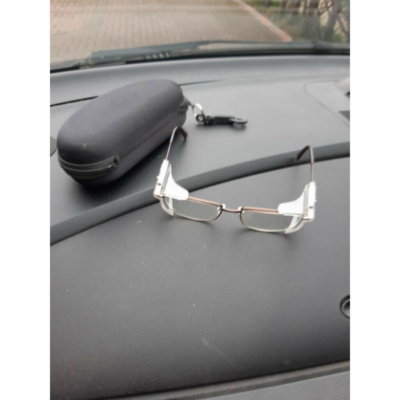 Safety glasses +3.00