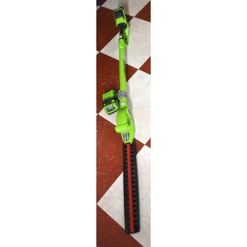 Greenworks Cordless Telescopic Hedge Trimmer, Including charger and battery