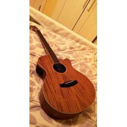 Tanglewood twu sfce acoustic guitar