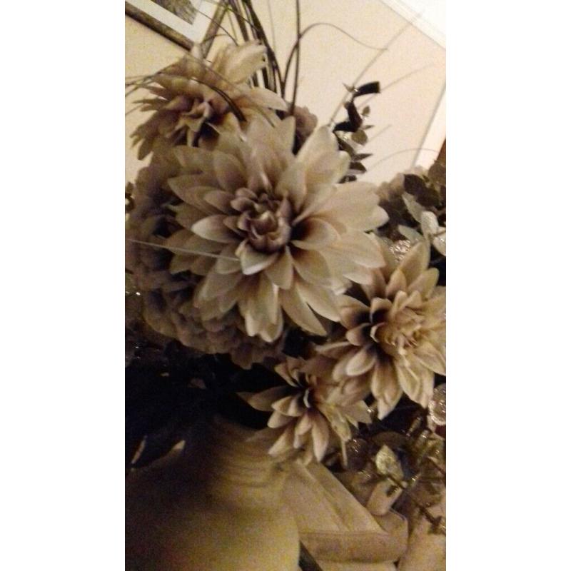 Artificial beige and brown and gold flowers ?5
