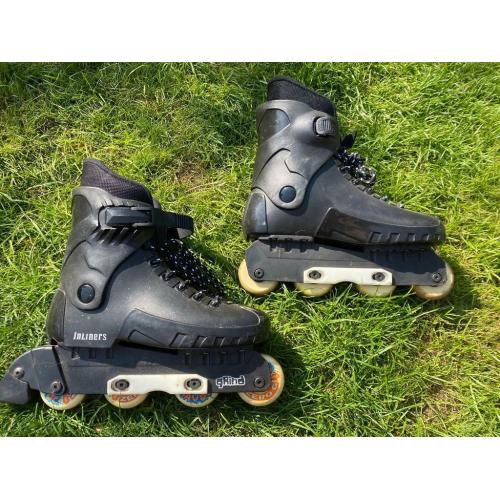 Size 7 skates +knee pads