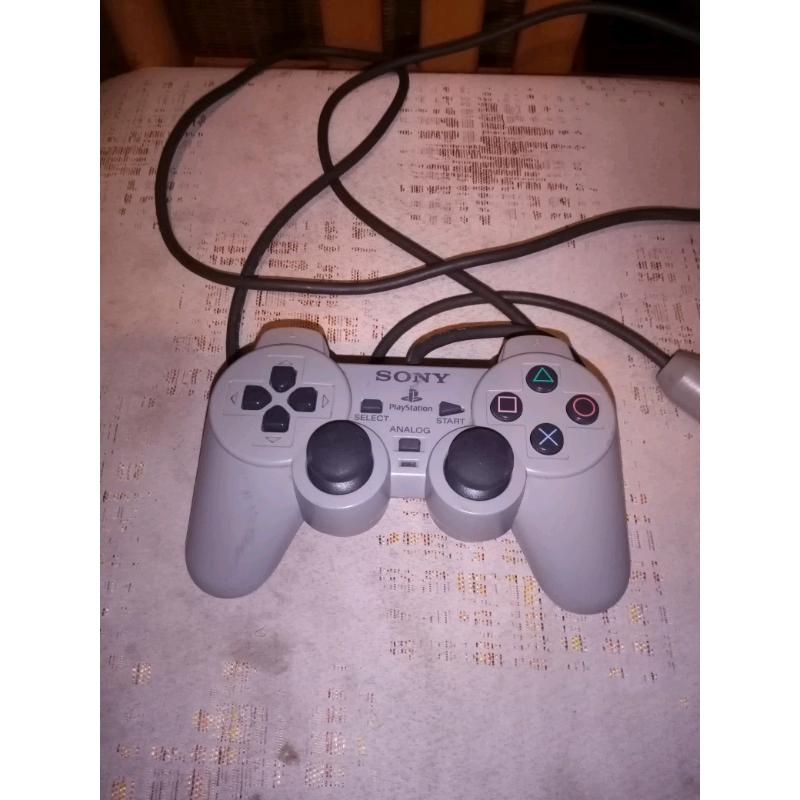 PLAYSTATION ONE CONTROLLER