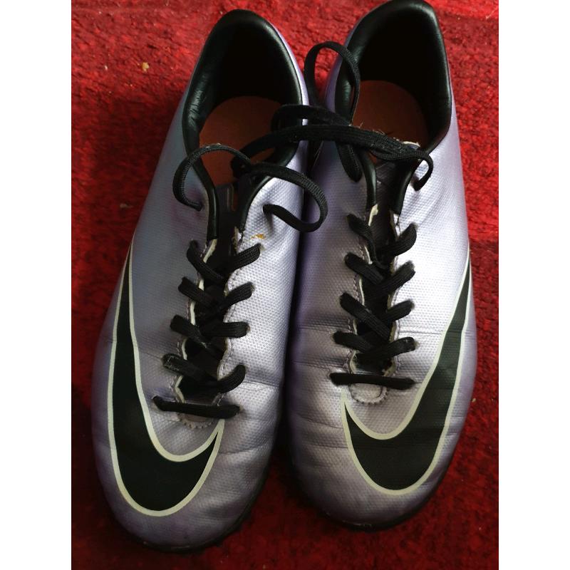 Kids various size football boots and trainers