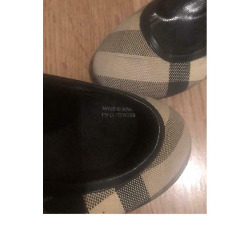 Authentic Burberry shoe size 27 - brand new