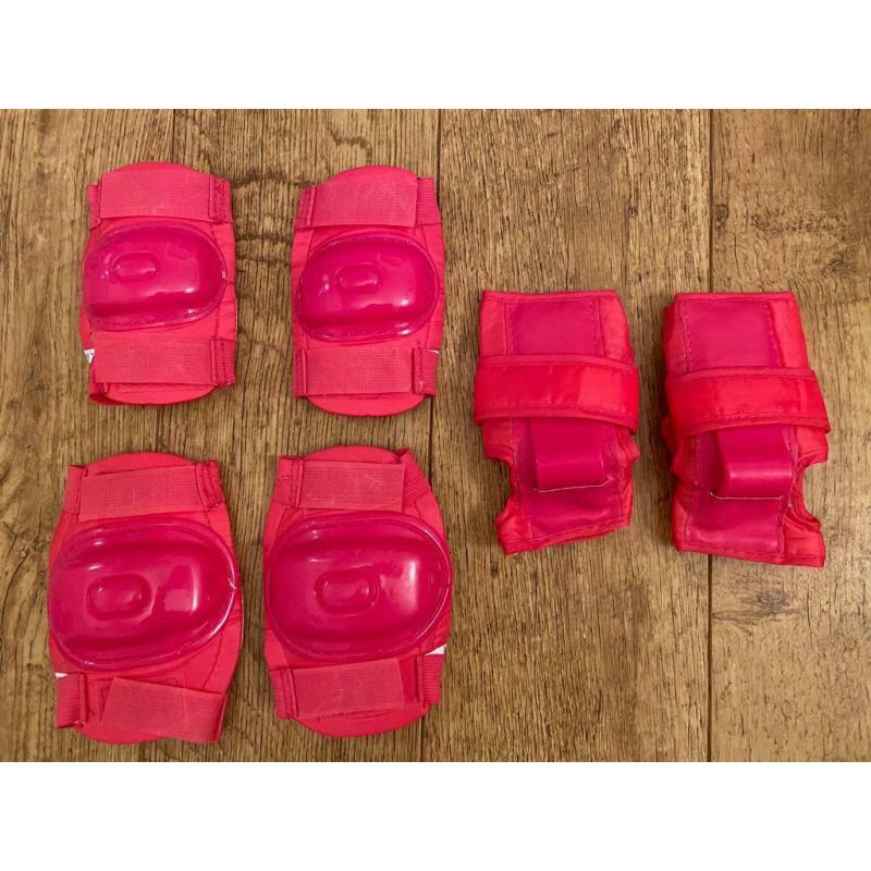 **Immaculate Condition** Knee Pads, Elbow Pads and Wrist Guards with Mini Peppa Bag